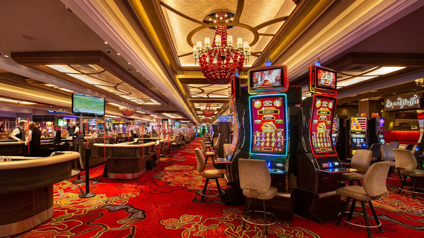 GSR-casino-floor-view-of-table-games-and-slots_q085_1920x1080.webp
